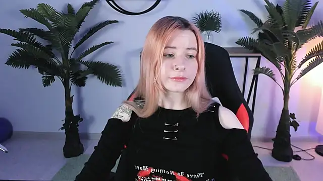 Snapshot of LexiWenford chatting on December 20, 2024, 9:21 am LexiWenford online show from December 20, 2024, 9:21 am