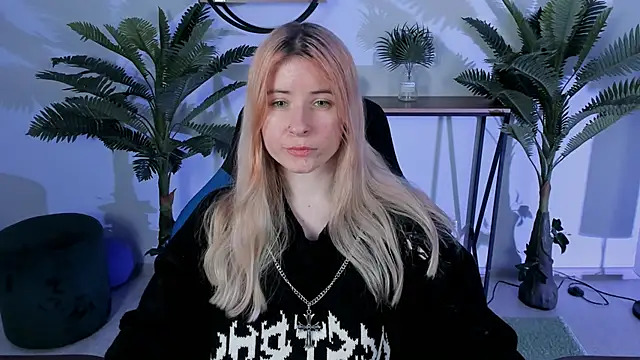 Snapshot of LexiWenford chatting on December 24, 2024, 9:17 am LexiWenford online show from December 24, 2024, 9:17 am