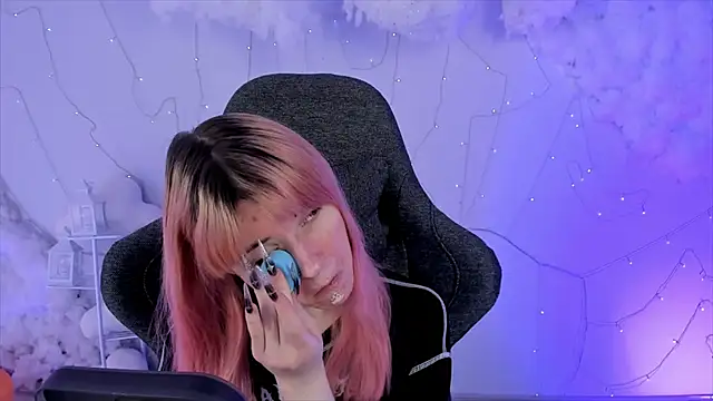 Snapshot of LexiWenford chatting on February 7, 2025, 2:50 am LexiWenford online show from February 7, 2025, 2:50 am