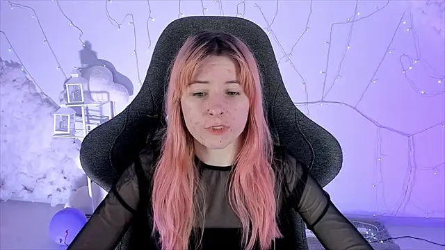 Snapshot of LexiWenford chatting on February 10, 2025, 6:09 am LexiWenford online show from February 10, 2025, 6:09 am