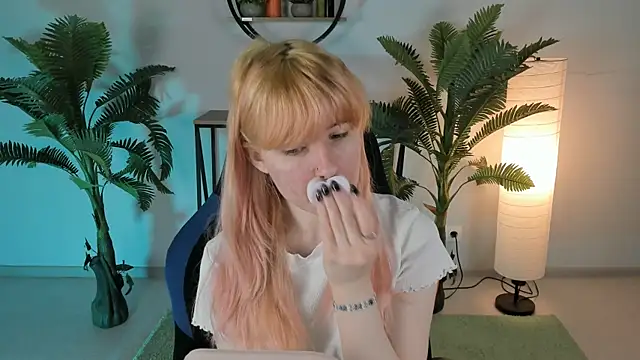 Snapshot of LexiWenford chatting on March 11, 2025, 2:43 am LexiWenford online show from March 11, 2025, 2:43 am