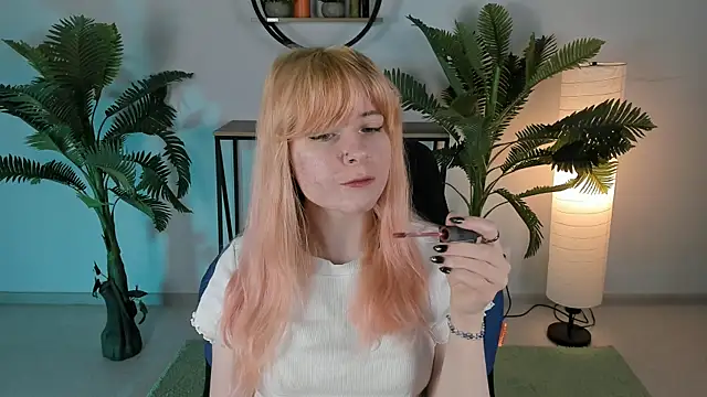 Snapshot of LexiWenford chatting on March 11, 2025, 5:49 am LexiWenford online show from March 11, 2025, 5:49 am