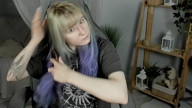 Snapshot of LexiWenford chatting on November 5, 2025, 2:44 am LexiWenford online show from November 5, 2025, 2:44 am