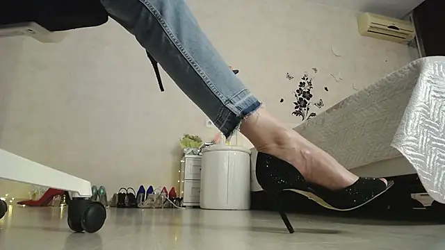 Devil Goddess online show from January 25, 2025, 6:13 pm