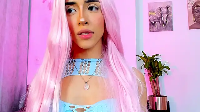 Snapshot of StormiRusso chatting on January 22, 2025, 2:15 am StormiRusso online show from January 22, 2025, 2:15 am