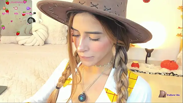 Snapshot of StormiRusso chatting on October 24, 2025, 1:35 am StormiRusso online show from October 24, 2025, 1:35 am