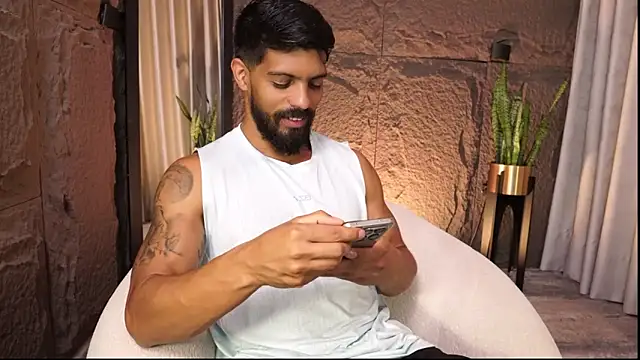 Snapshot of DannSaenz chatting on April 4, 2026, 2:25 pm DannSaenz online show from April 4, 2026, 2:25 pm