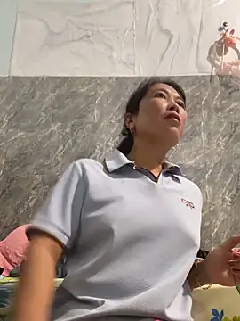 Linaannn online show from November 28, 2025, 11:40 pm