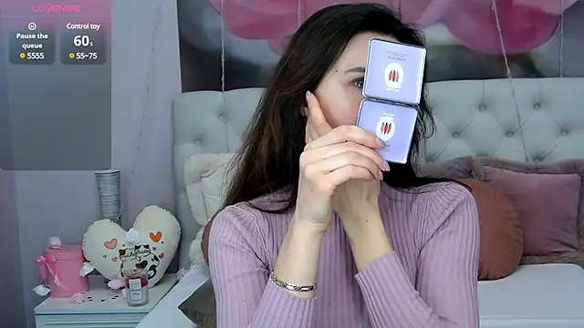 Snapshot of VioletUmi chatting on February 27, 2025, 8:17 am VioletUmi online show from February 27, 2025, 8:17 am