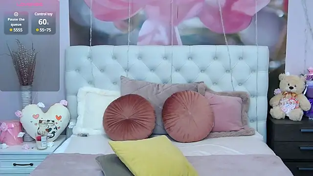 Snapshot of VioletUmi chatting on March 5, 2025, 6:44 am VioletUmi online show from March 5, 2025, 6:44 am