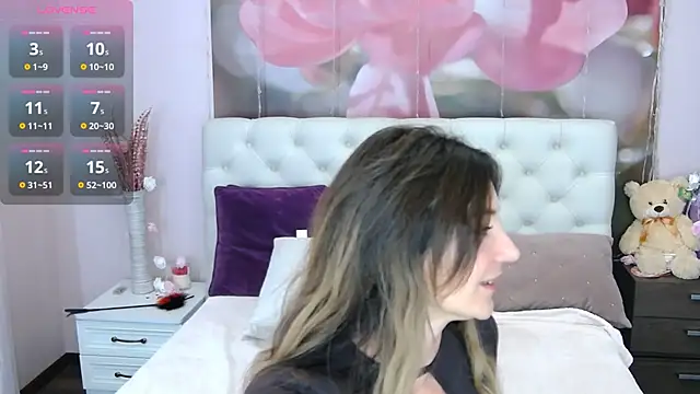 Snapshot of VioletUmi chatting on September 15, 2025, 8:14 am VioletUmi online show from September 15, 2025, 8:14 am