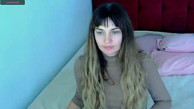 Snapshot of VioletUmi chatting on October 16, 2025, 8:37 am VioletUmi online show from October 16, 2025, 8:37 am