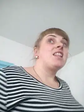 CoddessCrystal online show from November 17, 2025, 9:37 am