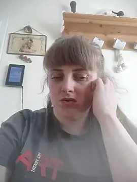 CoddessCrystal online show from April 8, 2026, 10:04 am