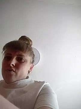 CoddessCrystal online show from April 11, 2026, 9:46 am