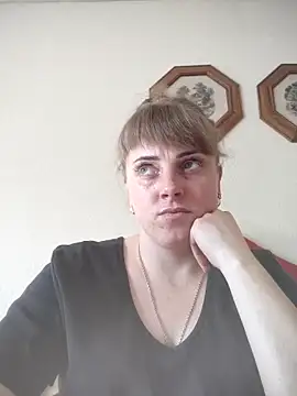 Snapshot of CoddessCrystal chatting on May 17, 2026, 3:19 pm CoddessCrystal online show from May 17, 2026, 3:19 pm