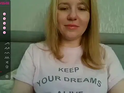 urbadkitty online show from December 9, 2024, 6:55 am