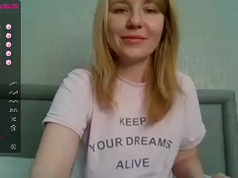 urbadkitty online show from December 18, 2024, 6:21 am