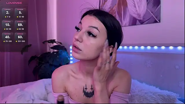 Veronica leal online show from July 4, 2026, 9:59 am