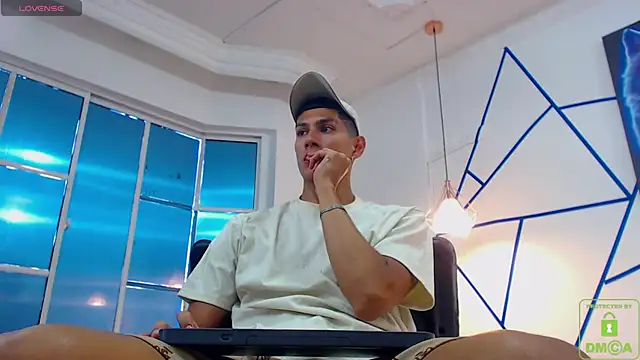 Snapshot of Valerio_20 chatting on December 11, 2024, 8:39 pm Valerio 20 online show from December 11, 2024, 8:39 pm