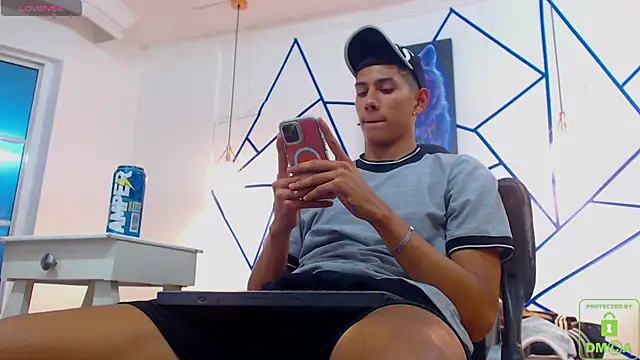 Snapshot of Valerio_20 chatting on December 17, 2024, 8:10 pm Valerio 20 online show from December 17, 2024, 8:10 pm