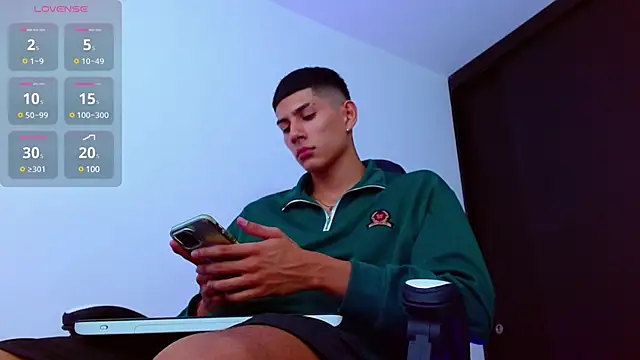 Snapshot of Valerio_20 chatting on February 26, 2025, 8:11 pm Valerio 20 online show from February 26, 2025, 8:11 pm