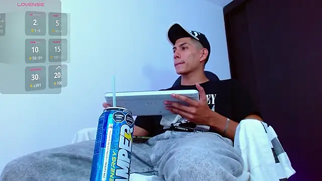 Snapshot of Valerio_20 chatting on March 10, 2025, 8:01 pm Valerio 20 online show from March 10, 2025, 8:01 pm