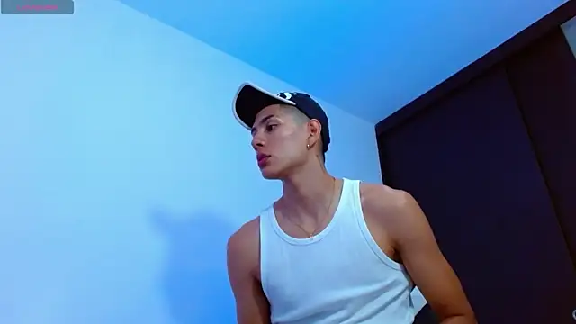 Snapshot of Valerio_20 chatting on March 17, 2025, 10:49 pm Valerio 20 online show from March 17, 2025, 10:49 pm