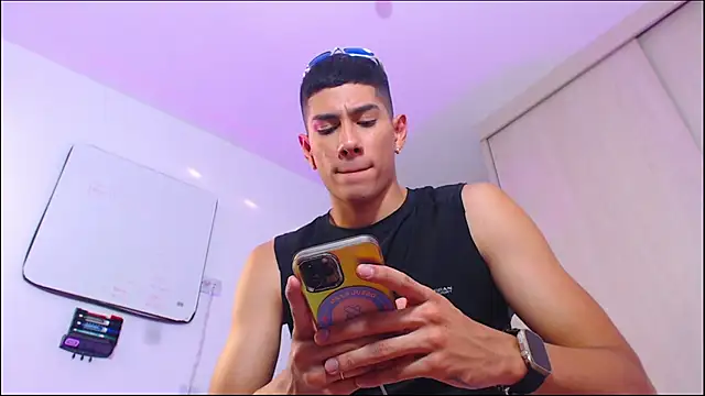 Snapshot of Valerio_20 chatting on July 1, 2026, 10:42 pm Valerio 20 online show from July 1, 2026, 10:42 pm