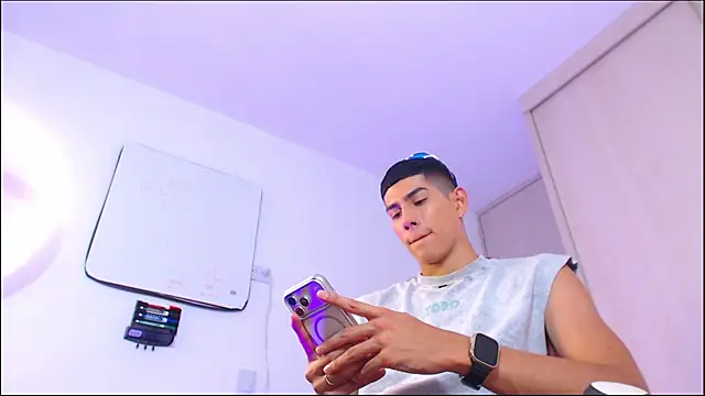 Snapshot of Valerio_20 chatting on August 3, 2026, 9:51 pm Valerio 20 online show from August 3, 2026, 9:51 pm