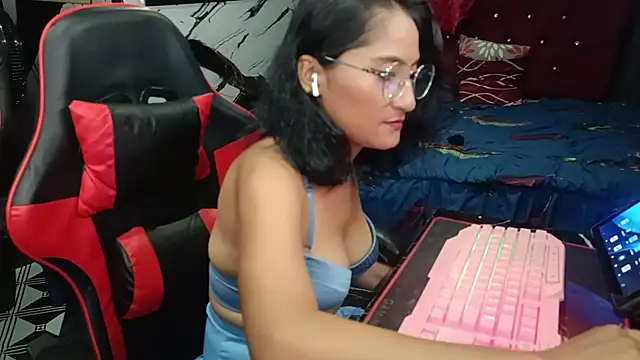 Snapshot of AdelinaMiran90 chatting on November 2, 2025, 5:43 am AdelinaMiran90 online show from November 2, 2025, 5:43 am