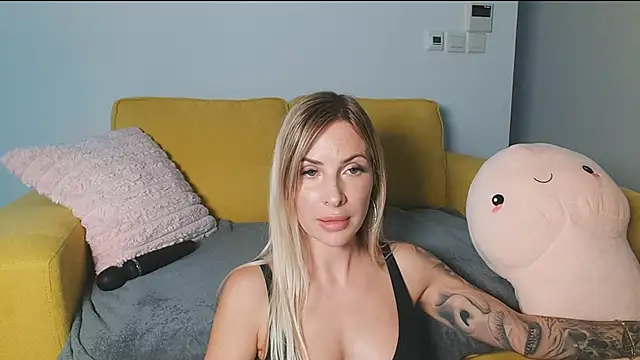 Snapshot of EileX_official chatting on March 5, 2025, 4:57 pm EileX official online show from March 5, 2025, 4:57 pm