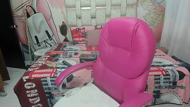 Snapshot of EMMA_SWEETT1 chatting on February 12, 2025, 12:22 pm EMMA SWEETT1 online show from February 12, 2025, 12:22 pm