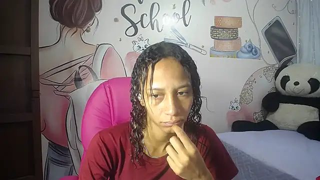 Snapshot of EMMA_SWEETT1 chatting on October 1, 2025, 12:33 pm EMMA SWEETT1 online show from October 1, 2025, 12:33 pm