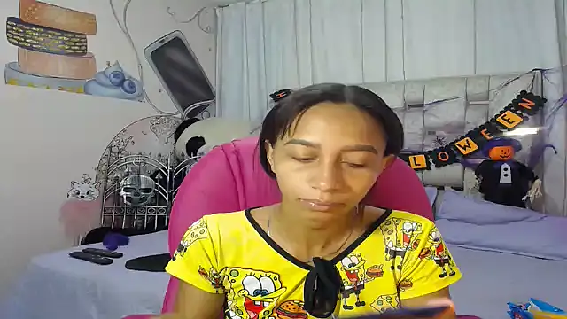 Snapshot of EMMA_SWEETT1 chatting on October 8, 2025, 12:36 pm EMMA SWEETT1 online show from October 8, 2025, 12:36 pm