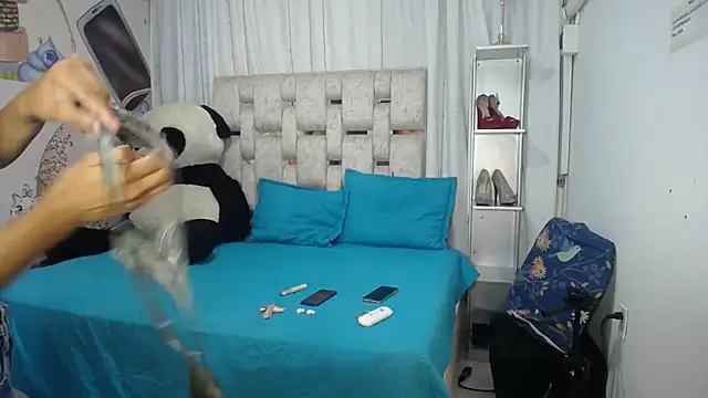 Snapshot of EMMA_SWEETT1 chatting on November 13, 2025, 6:40 pm EMMA SWEETT1 online show from November 13, 2025, 6:40 pm