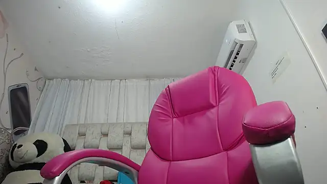 Snapshot of EMMA_SWEETT1 chatting on November 14, 2025, 12:48 pm EMMA SWEETT1 online show from November 14, 2025, 12:48 pm