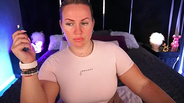 KiraCandyS online show from July 4, 2026, 9:21 pm