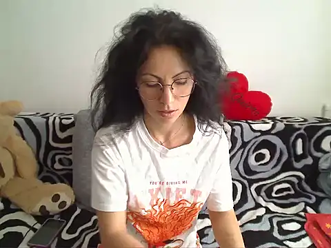 Emmatoo online show from April 12, 2026, 9:14 am