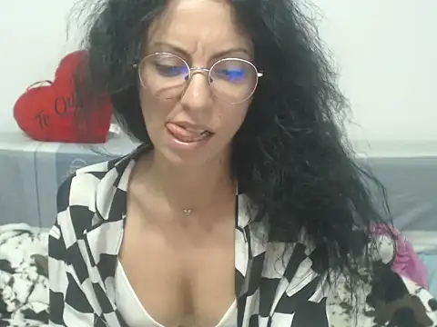 Emmatoo online show from May 24, 2026, 12:48 am