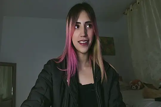 linnie  online show from March 7, 2025, 10:45 am