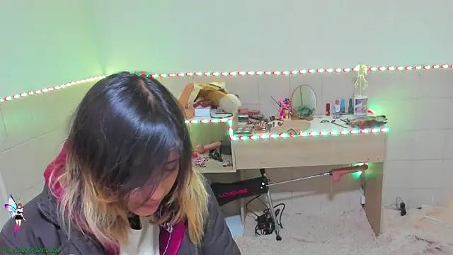 linnie  online show from September 18, 2025, 6:54 pm