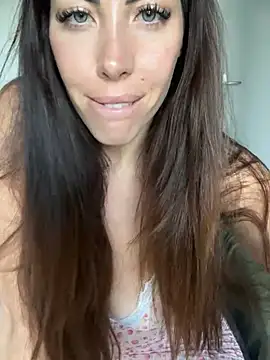 Snapshot of Eyline chatting on January 13, 2025, 3:15 pm Eyline online show from January 13, 2025, 3:15 pm