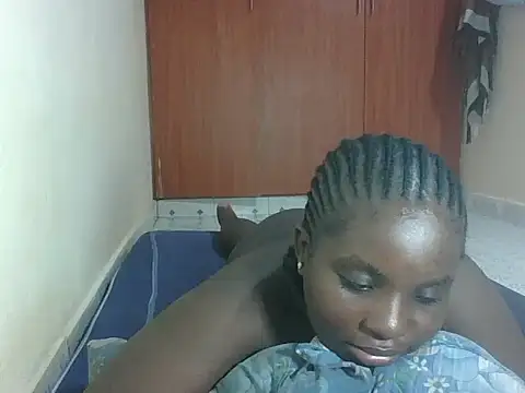 hotebbbyy online show from April 15, 2026, 7:59 am