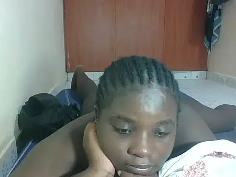 hotebbbyy online show from May 2, 2026, 3:33 am