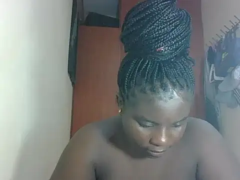 hotebbbyy online show from May 13, 2026, 12:24 pm