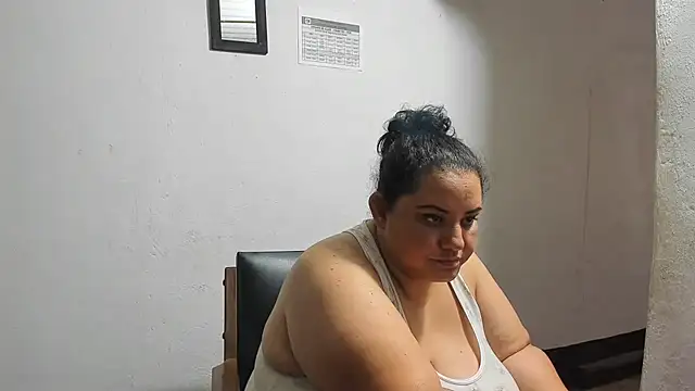 tetasgrandes karol online show from April 14, 2026, 2:45 pm