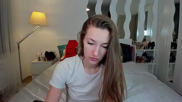 Snapshot of KateRedgar chatting on February 3, 2025, 2:02 pm KateRedgar online show from February 3, 2025, 2:02 pm