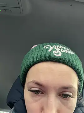 Snapshot of KateRedgar chatting on February 5, 2025, 1:44 pm KateRedgar online show from February 5, 2025, 1:44 pm