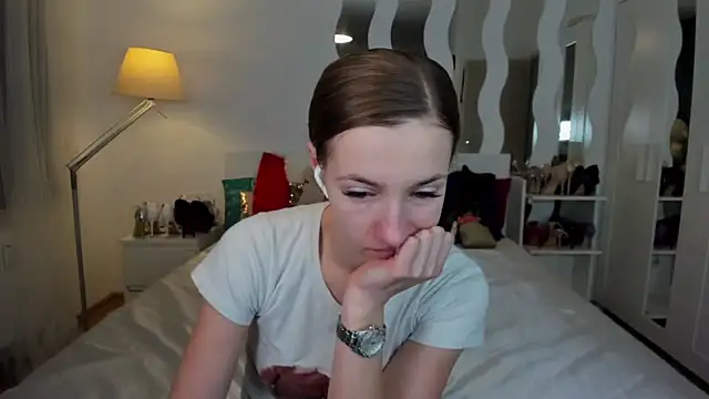 Snapshot of KateRedgar chatting on February 7, 2025, 1:43 pm KateRedgar online show from February 7, 2025, 1:43 pm